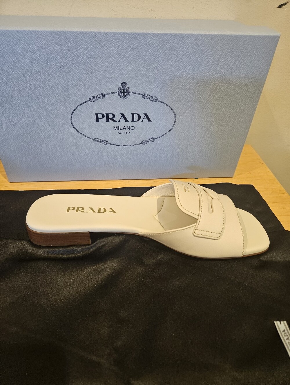 $1,100 Prada Leather Slide Sandals White Gold Logo-Stamp EU 38.5 US 8.5 BNIB - Picture 7 of 10